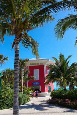 Coco Cay, Bahamalar - 29 Nisan 2022: Konukların günü eğlenerek geçirebileceği Bahamalar 'daki Cococay Adası.