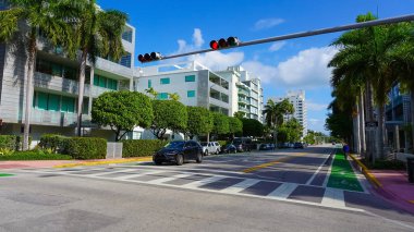 Miami, ABD - 24 Nisan 2022: Miami, Usa sokak manzarası 24 Nisan 2022