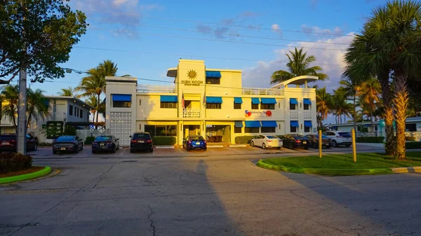 Lauderdale Sea Florida Usa May 2022 Typical Apartment Hotel Beach — стоковое фото