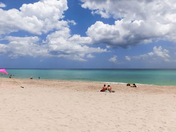 Miami Usa May 2022 People Resting South Beach Miami Florida — Stockfoto
