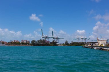 Miami Limanı, Amerika 'nın en büyük kargo limanlarından biri..