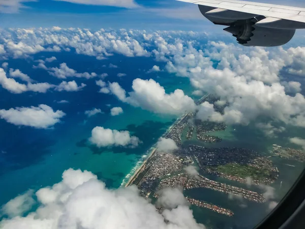 Miami Letadla Okénko Slunný Den — Stock fotografie
