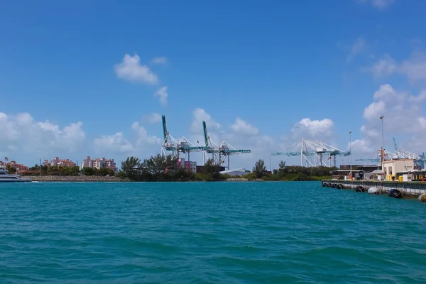 Miami Limanı, Amerika 'nın en büyük kargo limanlarından biri..