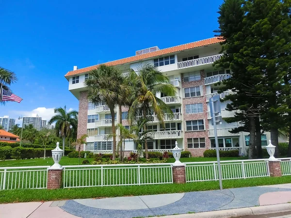 Modern Apartment Buildings Palm Trees Avenue Miami Usa — 스톡 사진