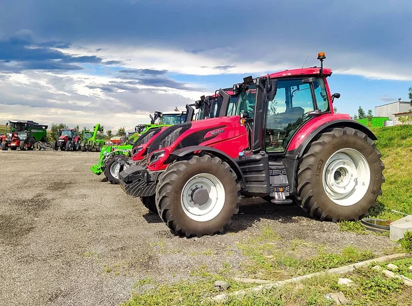 Kiev Ucrania Junio 2022 Tractor Moderno Ruedas Agrícolas Valtra Kiev — Foto de Stock