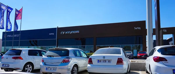 Antalya Turquia Setembro 2022 Logotipo Hyundai Prédio Showroom Dia Ensolarado — Fotografia de Stock