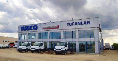 Chorlu, Türkiye - 13 Eylül 2022: Iveco profesyonel kamyon mağazası. Iveco, İtalyan-Fransız çokuluslu taşımacılık şirketi..