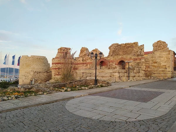 Antiguas Murallas Históricas Casco Antiguo Ciudad Nesebar Orilla Del Mar —  Fotos de Stock