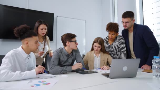 Business team planning strategy at meeting — Stock Video