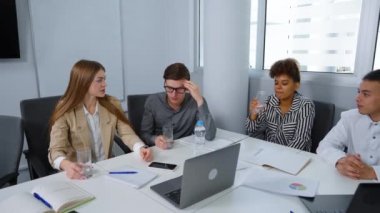 iş takım ofis toplantısı