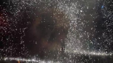 Yangın gece performans göster