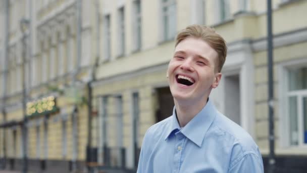 Handsome Blond Man Face Child Wearing Blue Shirt Start Laughing — Stock Video