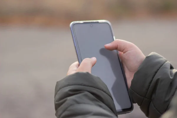 Nahaufnahme Der Hand Eines Kindes Das Ein Smartphone Mit Leerem — Stockfoto