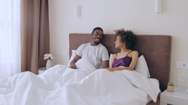 Esposa Captura Marido Con Amante Cama Ruptura Del Matrimonio Problema — Vídeos de Stock