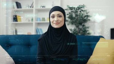 Yüz biyometrisi, kimlik kontrolü için kadının yüzü taraması, yapay zeka yüz tanıma. Kimlik doğrulama süreci