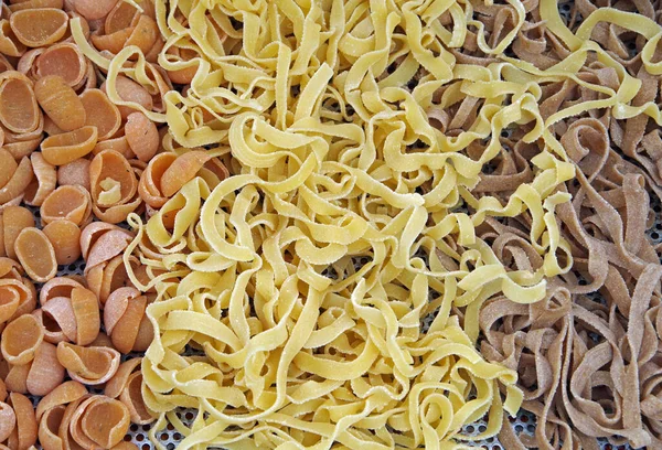 Drie Soorten Kleurrijke Met Hand Gemaakte Pasta Samen Weergegeven Sluitingsdatum — Stockfoto
