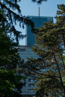 01 Mayıs 2019 Viyana, Avusturya - Donaupark Tuna Nehri 'nde. Eğlence alanı ve eğlence parkı gibi. Güneşli yaz günü