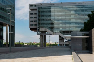 01 Haziran 2019 Viyana, Avusturya - Donaucity Viyana. Viyana Uluslararası Merkezi, Tuna Nehri 'nin yanında büyük bir iş merkezi olan gökdelenleri olan bir kompleks. Güneşli yaz zamanı