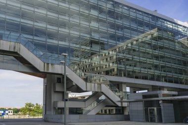 01 Haziran 2019 Viyana, Avusturya - Donaucity Viyana. Viyana Uluslararası Merkezi, Tuna Nehri 'nin yanında büyük bir iş merkezi olan gökdelenleri olan bir kompleks. Güneşli yaz zamanı