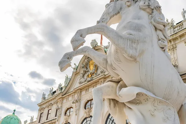 Maio 2019 Viena Áustria Palácio Belvedere Estátua Equestre Menino Pátio — Fotografia de Stock