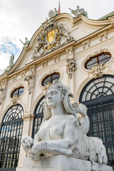 Mayo 2019 Viena Austria Palacio Belvedere Esfinge Estatua Cupido Patio —  Fotos de Stock