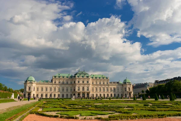 Viena Austria Palacio Belvedere Atardecer Cielo Nublado Primavera Vista Desde —  Fotos de Stock