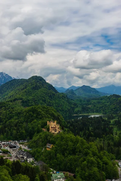 Mei 2019 Fussen Duitsland Kasteel Hohenschwangau Temidden Van Groene Lentebergen — Stockfoto