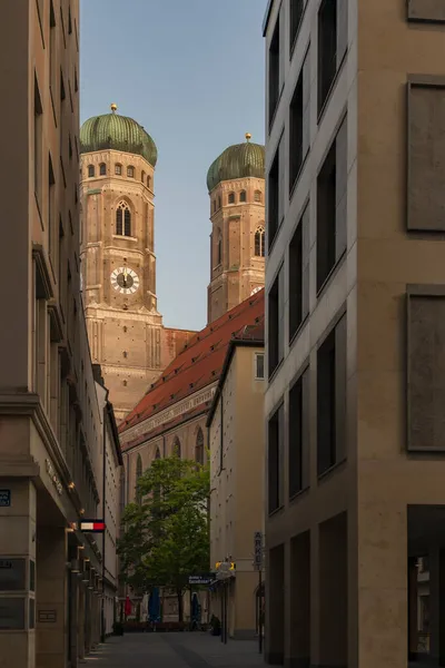 Mai 2019 München Frauenkirche München Blick Aus Engen Gassen — Stockfoto