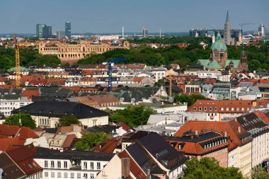 22 Mayıs 2019 Münih, Almanya - Peterskirche Kulesi 'nden Münih' in panoramik manzarası (St. Peter Kilisesi)