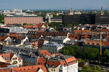 22 Mayıs 2019 Münih, Almanya - Peterskirche Kulesi 'nden Münih' in panoramik manzarası (St. Peter Kilisesi)