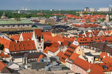 22 Mayıs 2019 Münih, Almanya - Peterskirche Kulesi 'nden Münih' in panoramik manzarası (St. Peter Kilisesi)