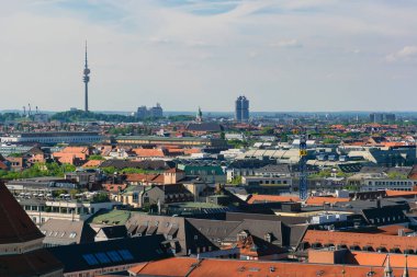22 Mayıs 2019 Münih, Almanya - Peterskirche Kulesi 'nden Münih' in panoramik manzarası (St. Peter Kilisesi)