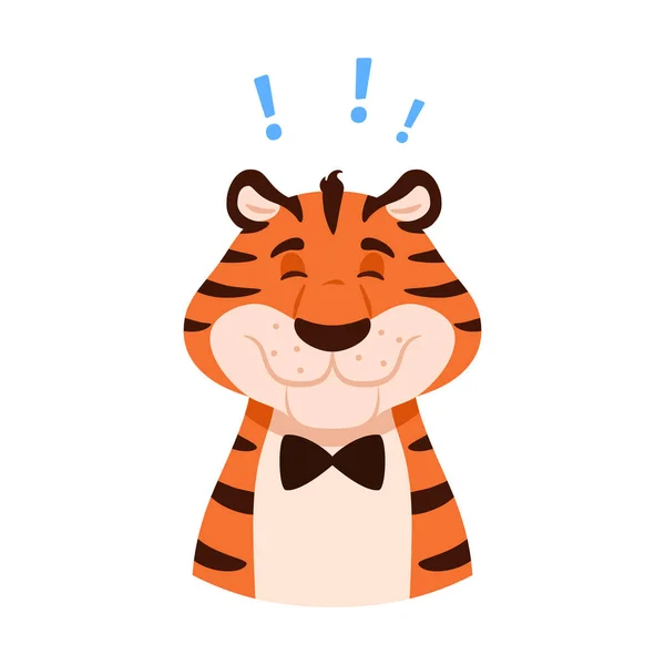 Schattig lachend cartoon tijgerportret geïsoleerd op witte achtergrond. Plat gelukkig karakter gezicht. Chinees Nieuwjaar schattig symbool. Comic gestreepte wilde kat hoofd. Dierenvectorillustratie. — Stockvector