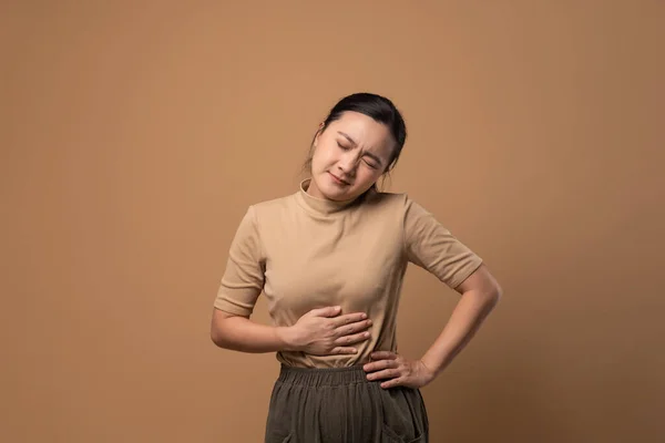 Mujer Asiática Estaba Enferma Dolor Estómago Poniendo Sus Manos Sobre —  Fotos de Stock