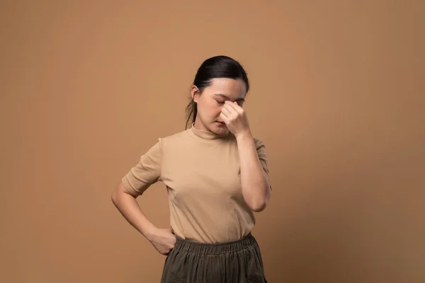 Aziatisch Vrouw Ziek Met Ogen Pijn Irriteren Jeuk Haar Ogen — Stockfoto