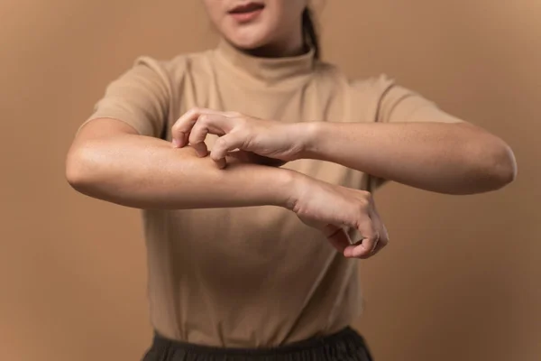 Mujer Asiática Estaba Enferma Irritación Picazón Piel Rascarse Piel Pie — Foto de Stock