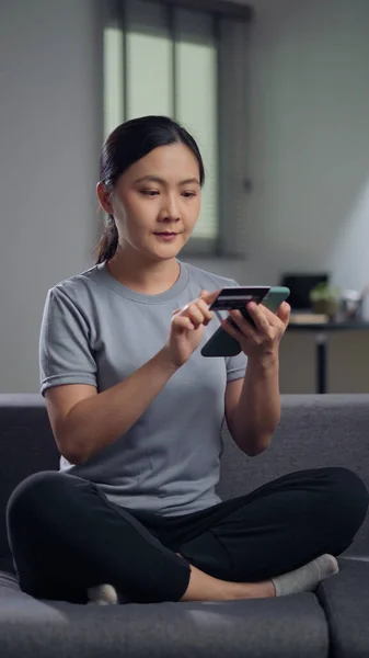 Asian Woman Sitting Sofa Using Smart Phone Credit Card Shopping — Foto de Stock