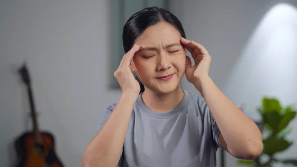 Asian Woman Using Hands Massage Her Head Sick Headache Sitting — 스톡 사진