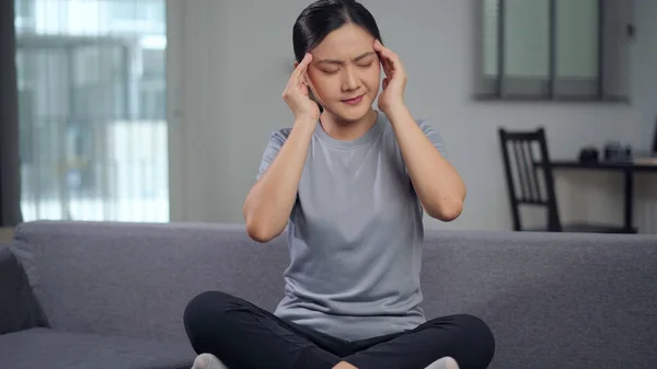 Asian Woman Using Hands Massage Her Head Sick Headache Sitting — 스톡 사진