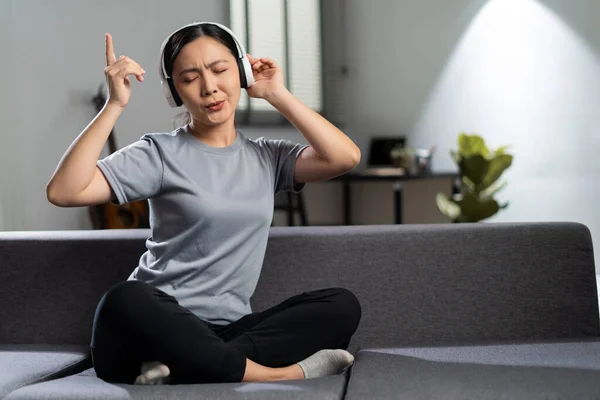 Happy Woman Headphones Listening Music Sitting Sofa Living Room Home — 스톡 사진