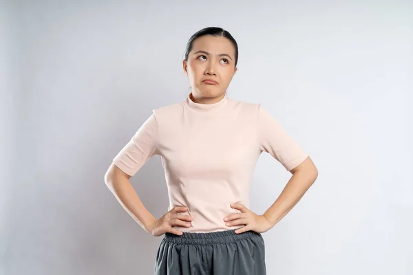 Asian Woman Shrugs Her Arms Makes Gesturing She Don Know —  Fotos de Stock