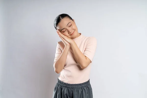 Mujer Asiática Cansada Soñolienta Tomar Una Siesta Aislada Sobre Fondo —  Fotos de Stock