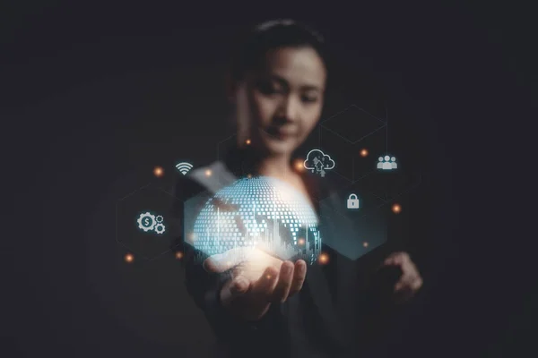 Femme Asiatique Montrant Hologramme Virtuel Croissant Graphique Statistique Stratégie Entreprise — Photo