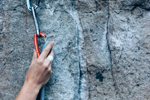 Los Escaladores Sostienen Tiran Rápido — Foto de Stock