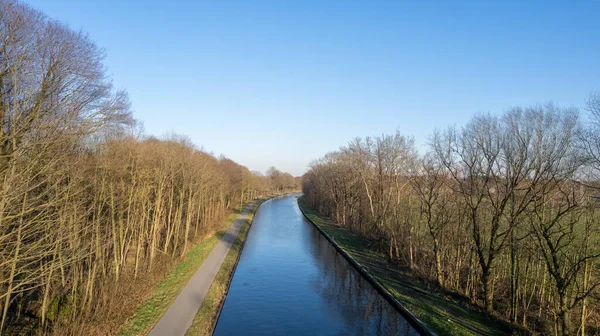 Csatorna Dessel Schoten légi felvétel Rijkevorsel, kempen, Belgium, mutatja a vízi út a természetes zöld mezőgazdasági táj. Kiváló minőségű fénykép — Stock Fotó