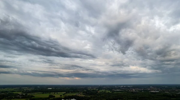 Vista Aérea Increíble Puesta Sol Sobre Los Suburbios Con Ciudad — Foto de Stock