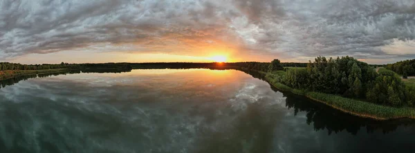 Вид Повітря Знятий Дроном Заходу Сонця Узбережжі Озера Природний Ландшафт — стокове фото
