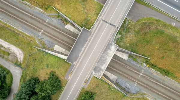 Αεροφωτογραφία Αυτοκινητόδρομου Και Σιδηρόδρομου Κλιπ Αυτοκινητόδρομος Και Σιδηρόδρομος Αυτοκίνητα Και — Φωτογραφία Αρχείου