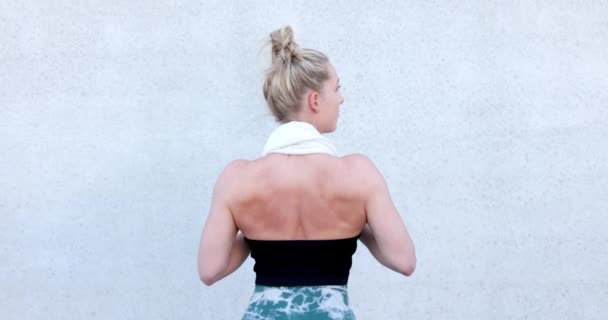 Half Body Visão Traseira Tiro Ginásio Ajuste Mulher Esportiva Caucasiana — Vídeo de Stock