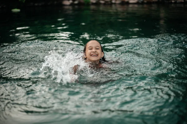 Little Smiling Girl Pink Bathing Suit Swims Lake Fresh Air — Fotografia de Stock